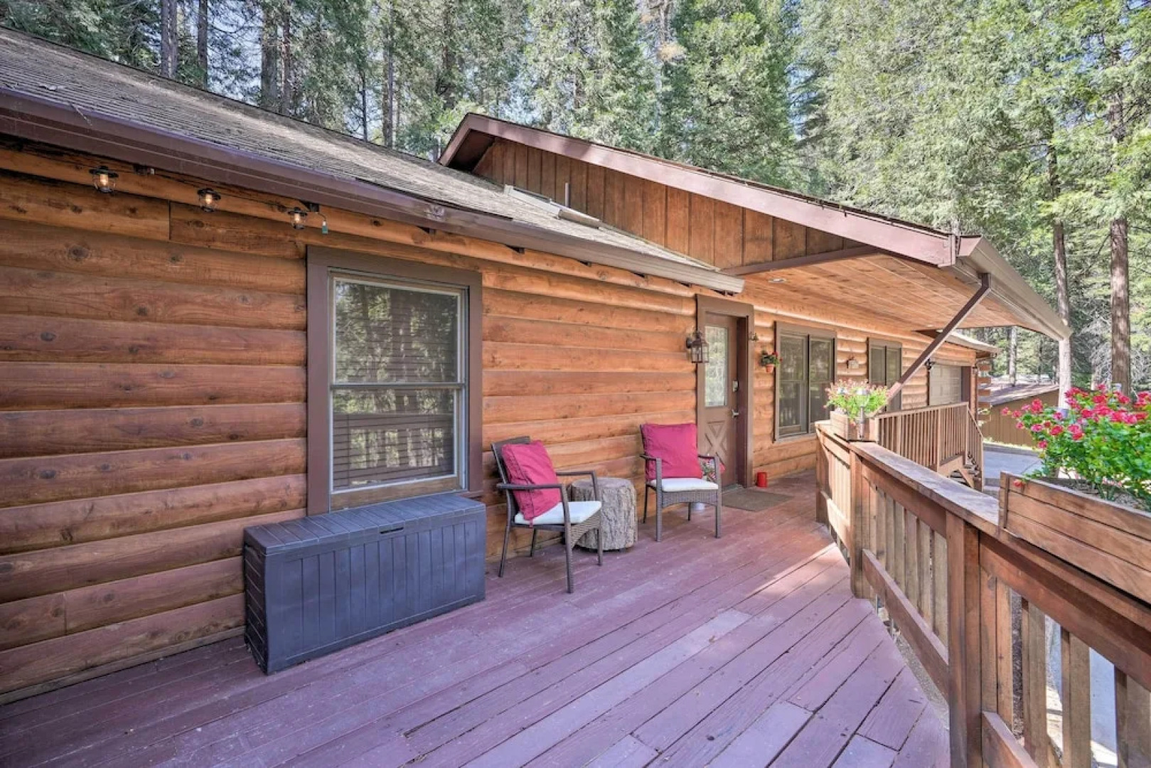 11 Mi to Apple Hill: Pollock Pines Resort Cabin