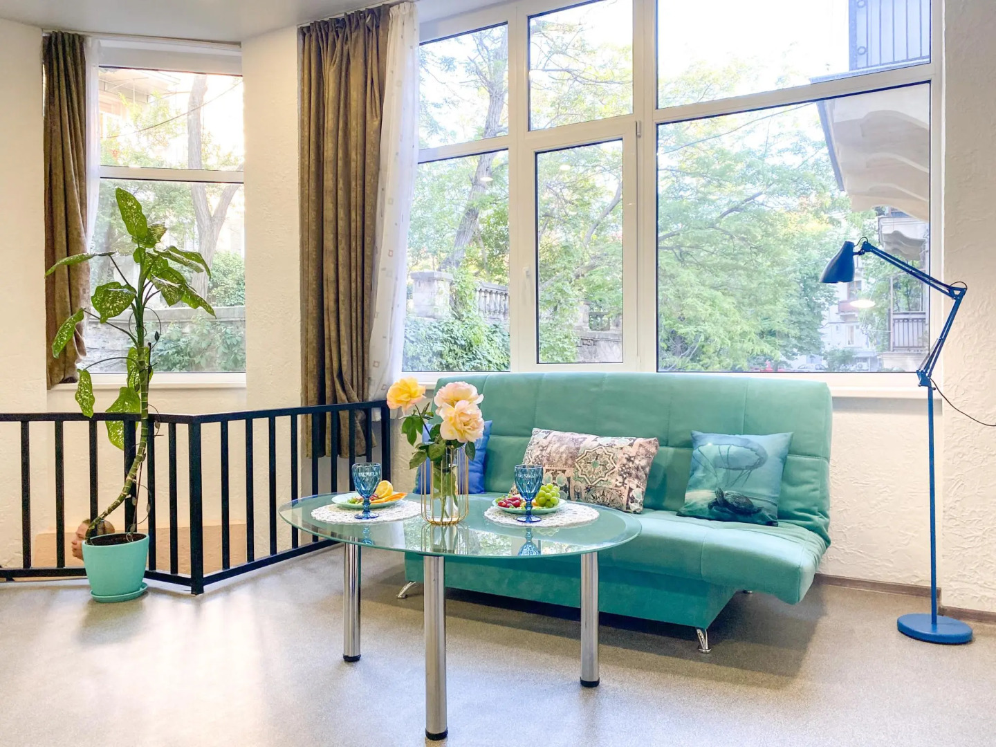 Апартаменты Счастье жить в центре Севастополя на ул. Большая Морская, д.41