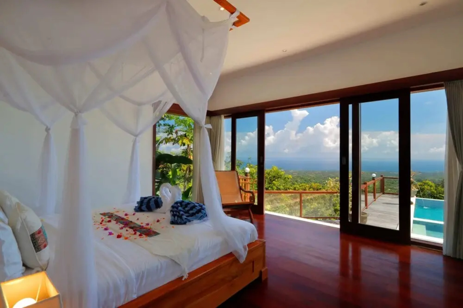 2 BR Villa With Fantastic Ocean View, Lovina With Staff