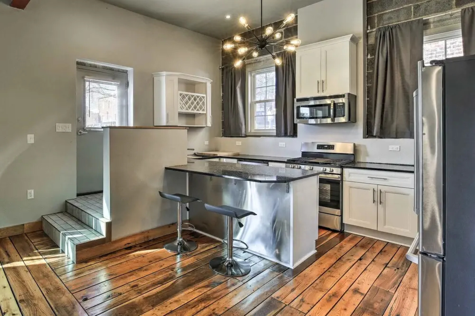 Sleek Wytheville Apartment Near Food + Drink!