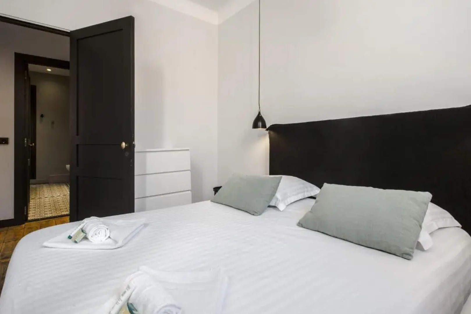 Design Arty Apartment In The Heart Of Biarritz By The Markets