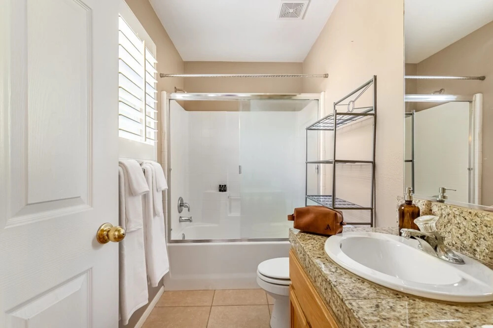 Desert Bloom by Avantstay Incredible Oasis w/ Dreamy Backyard & Patio