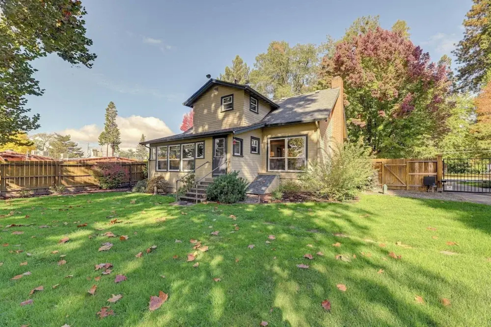 Cozy Grants Pass Home ~ 9 Mi to Rogue River Access