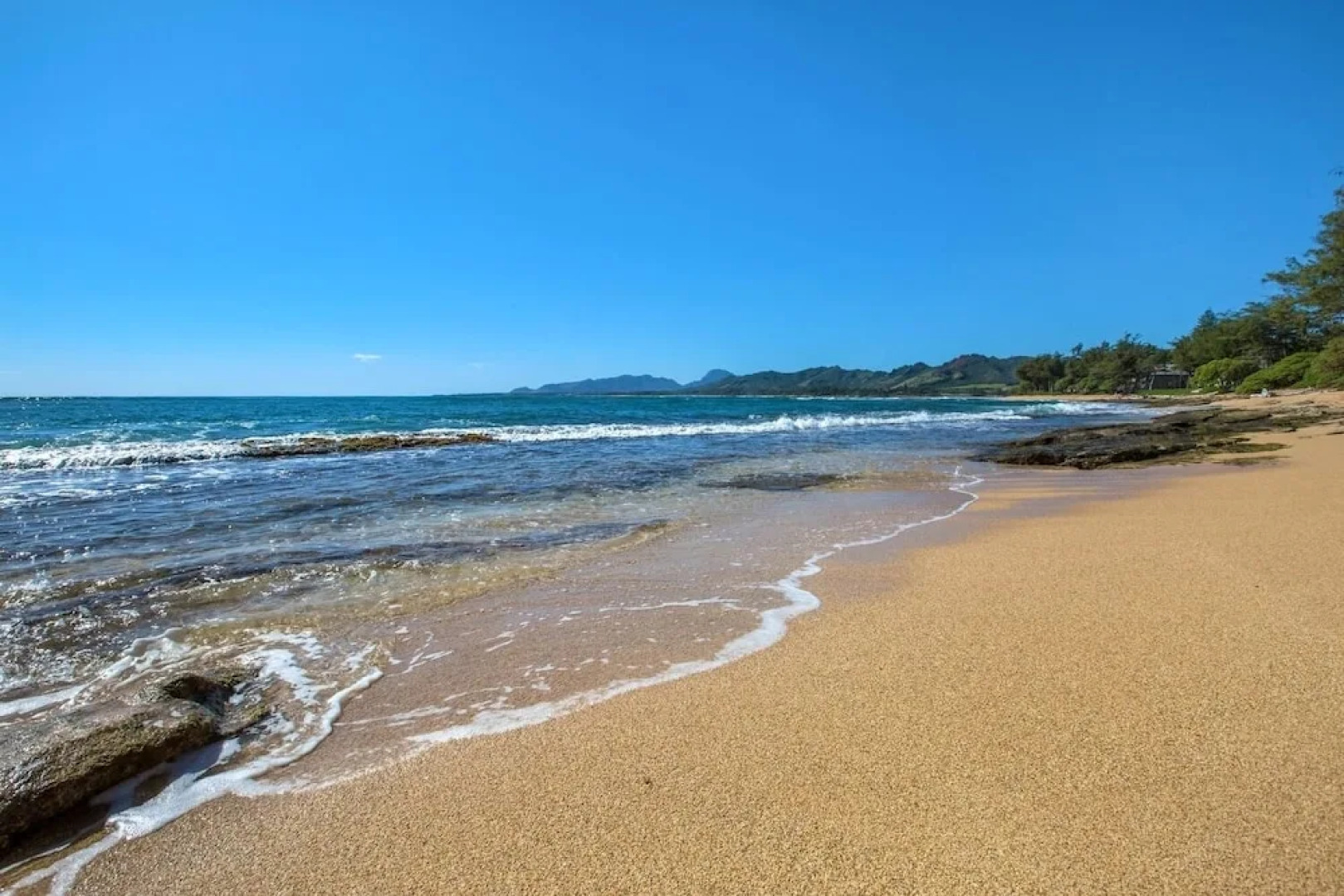 Beautifully Upgraded, Full Kitchen, Comfy King Bed, Ac 1 Bedroom Condo by RedAwning