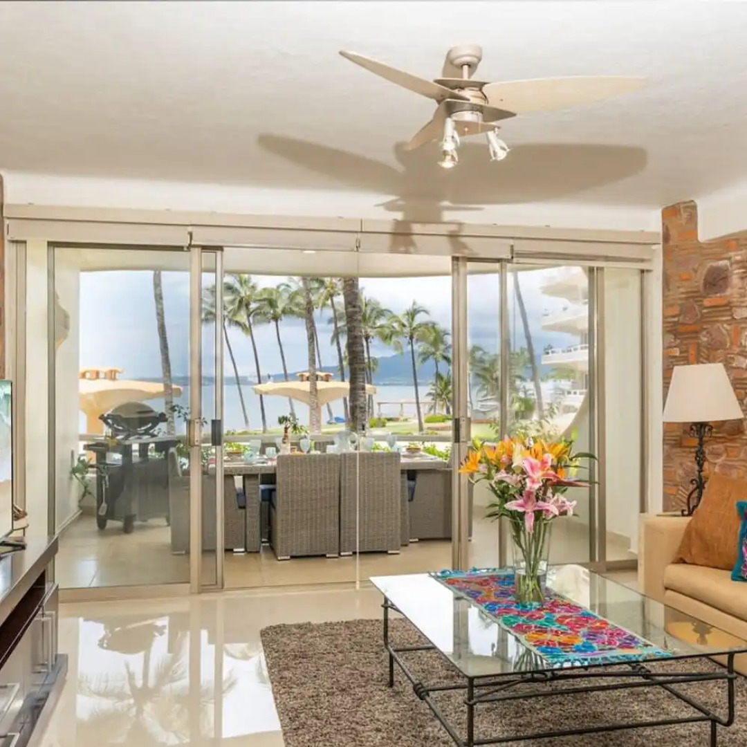 Ocean Front Condo With Pool Sleeps 6 Adults
