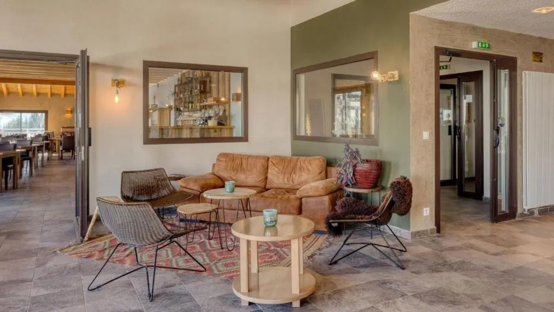 Vue panoramique sur les montagnes plein Sud - T2 Skis aux pieds, Piscine, Jacuzzi