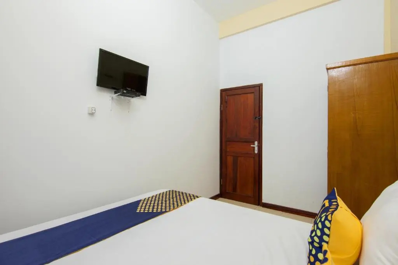 SPOT ON 2076 Hotel Stadion