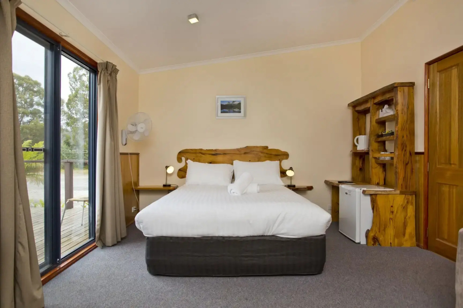 Tullah Lakeside Lodge