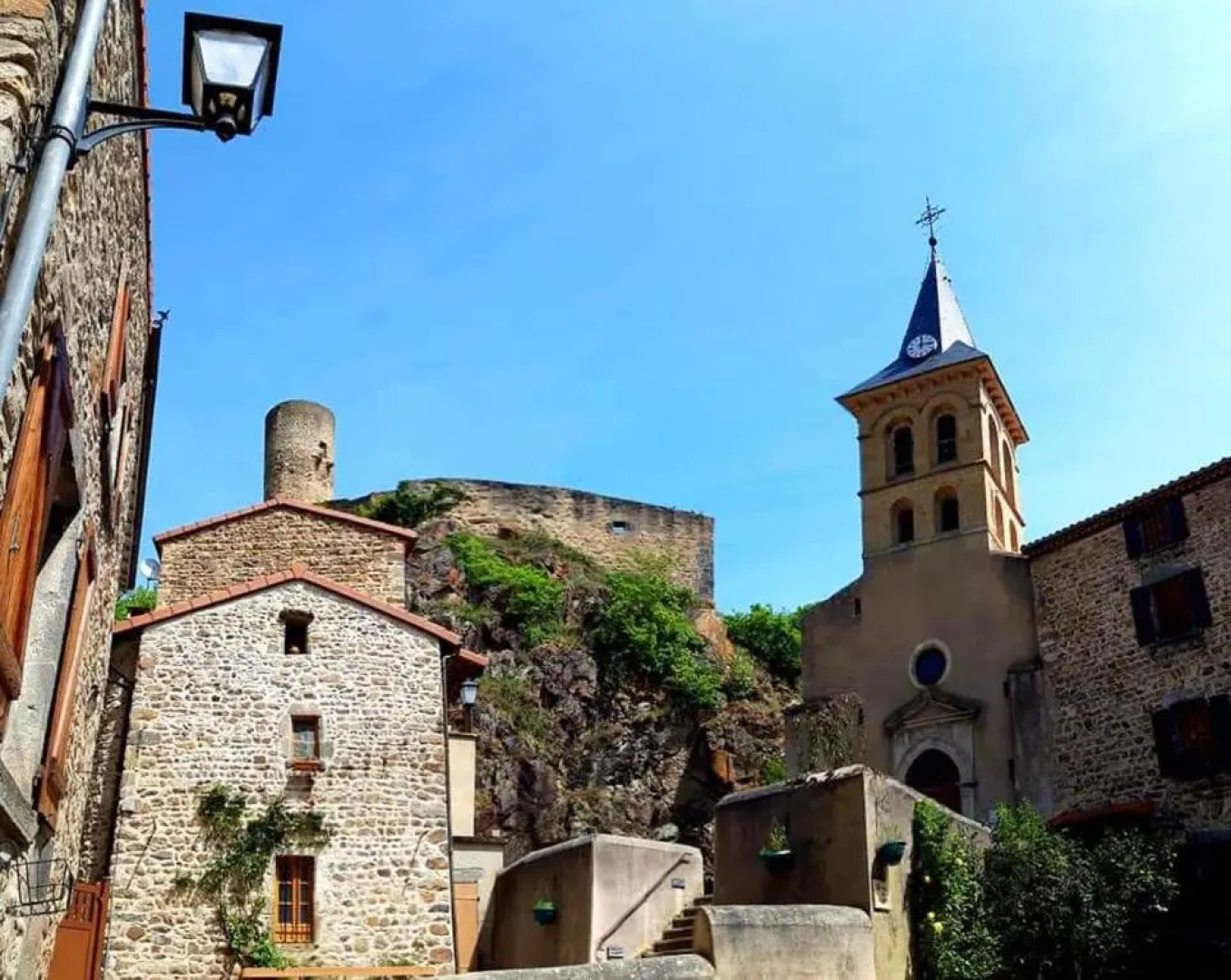 Maison de 2 chambres avec jardin clos et wifi a Saint Floret