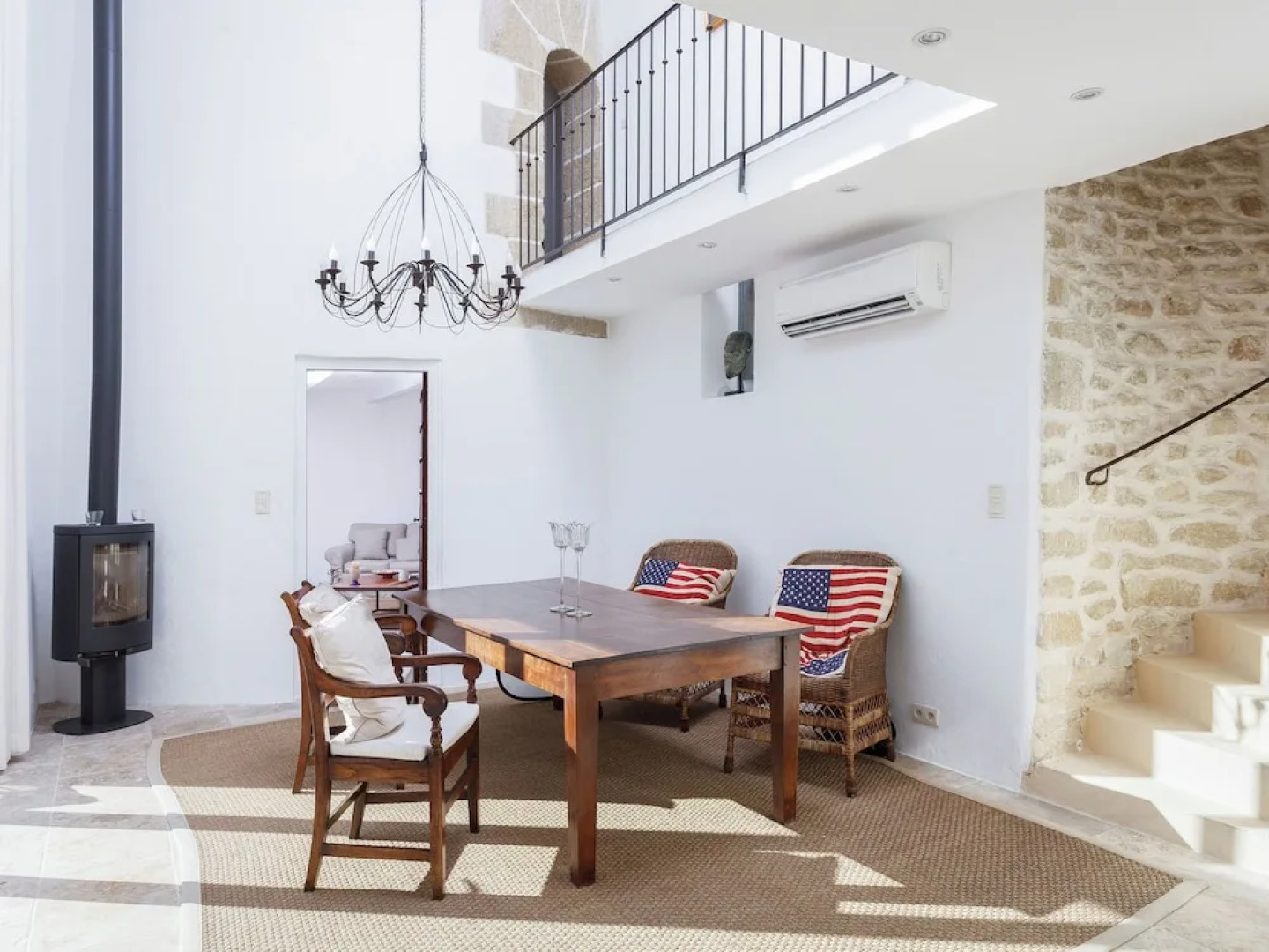 Spacious Castle in Jonquieres with Swimming Pool