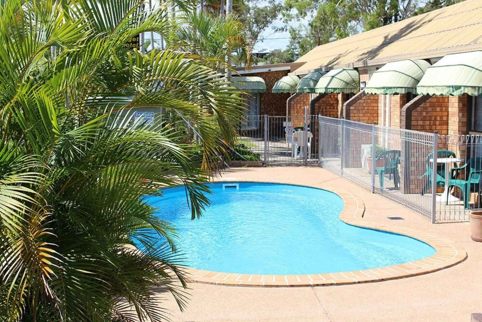 Beach n Reef Motel Self Contained Units