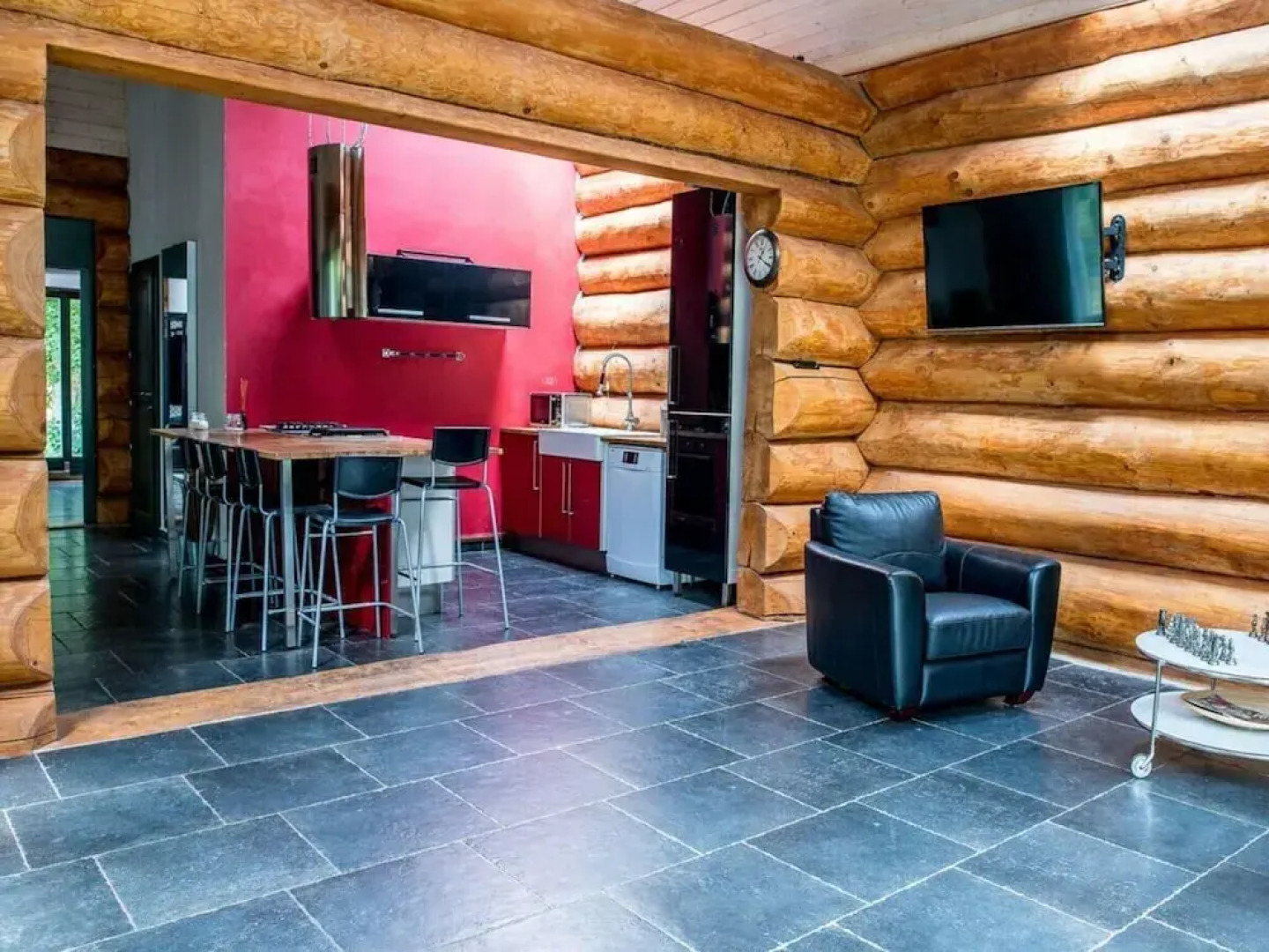 Spacious Holiday Home With Internet