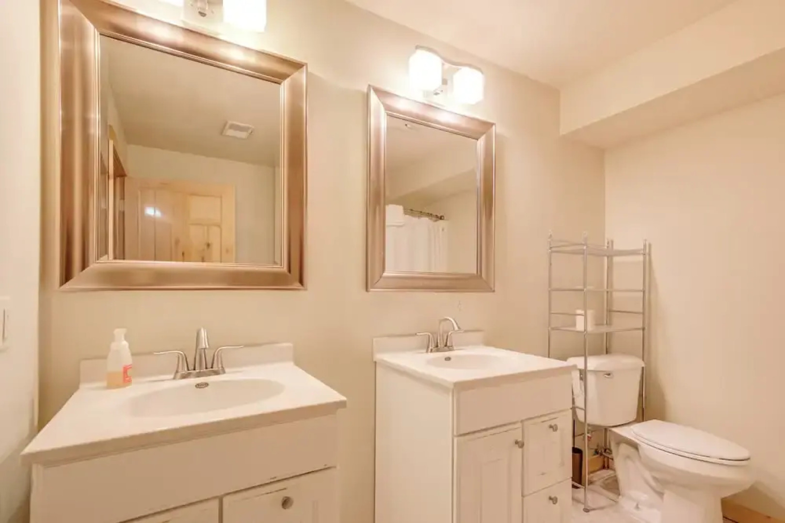 Boat Dock & Furnished Deck: Northwoods Lake House