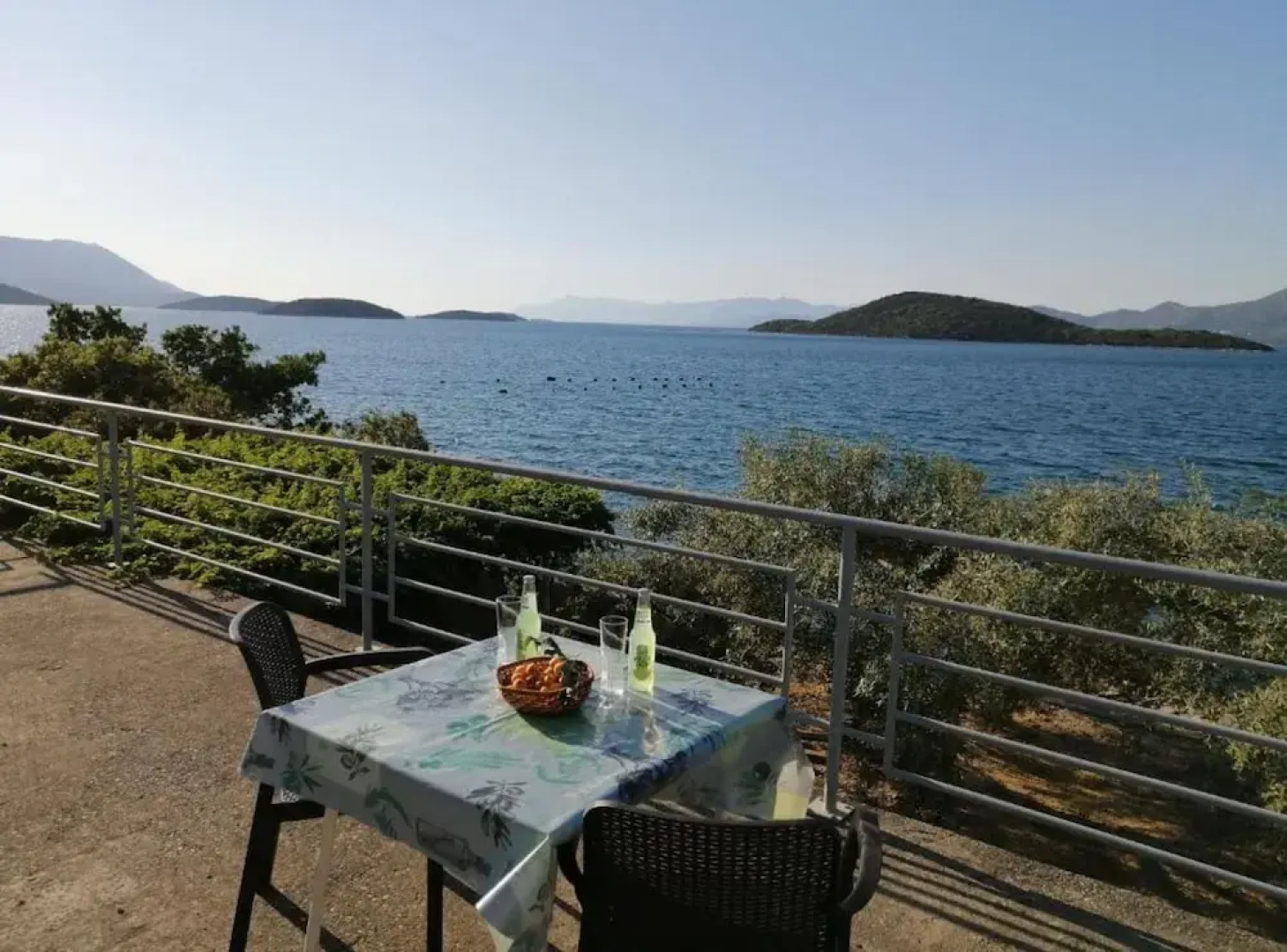 Spacious and Cozy Seafront Apartments