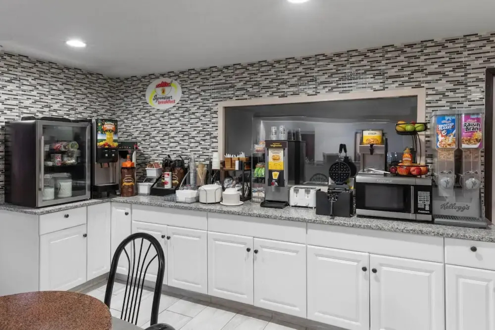 Super 8 by Wyndham Rock Port MO