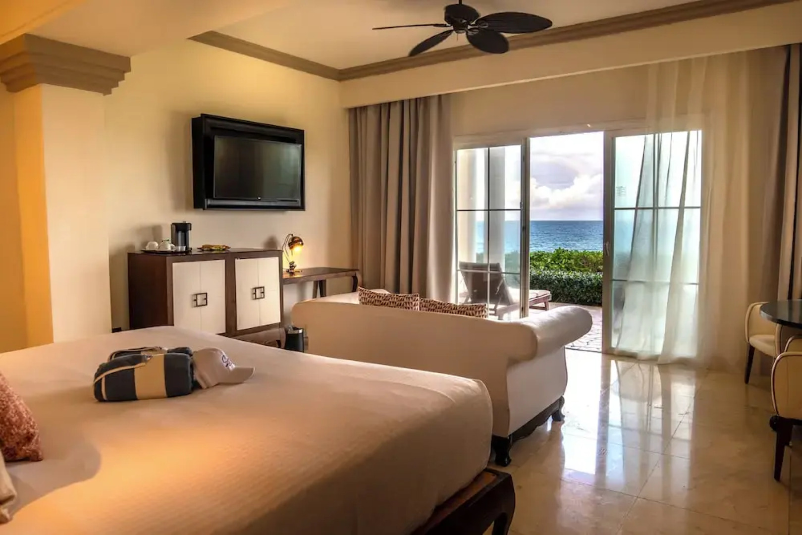 The Signature Level At Grand Palladium Lady Hamilton Resort & Spa