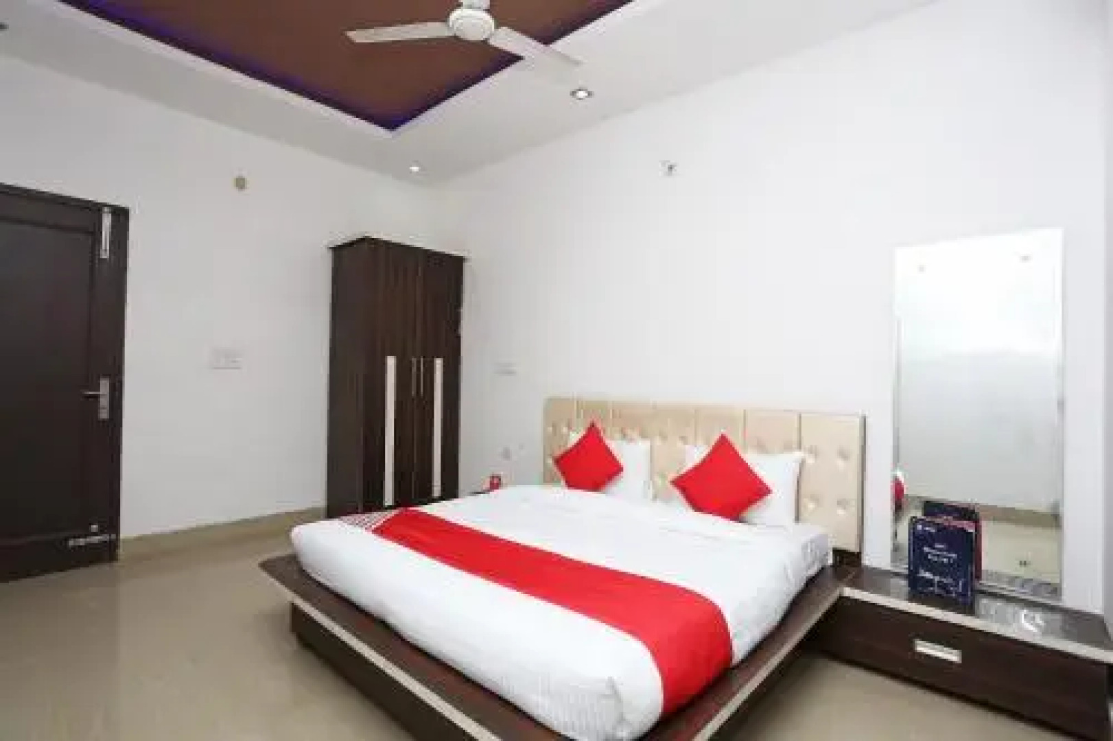 OYO 28227 Hotel Abhinandan