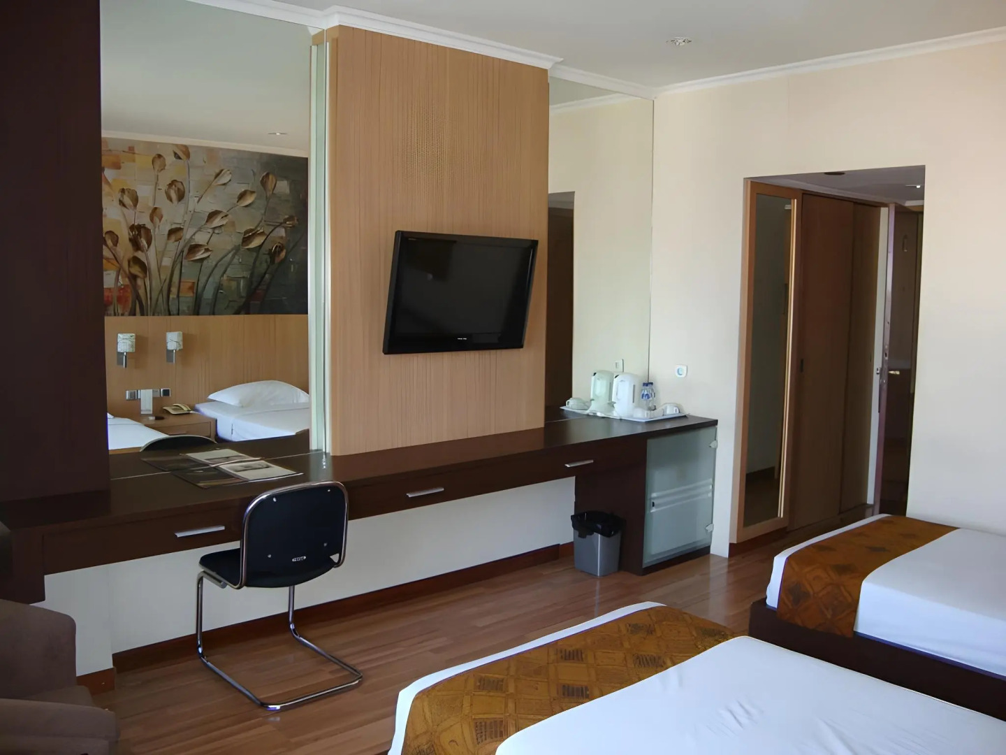 RedDoorz Plus near Solo Square 2