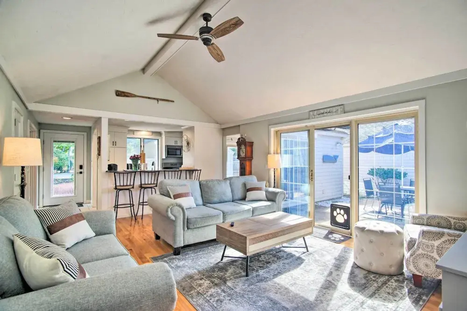 2 Mi to South Cape Beach State Park: Home w/ Yard!