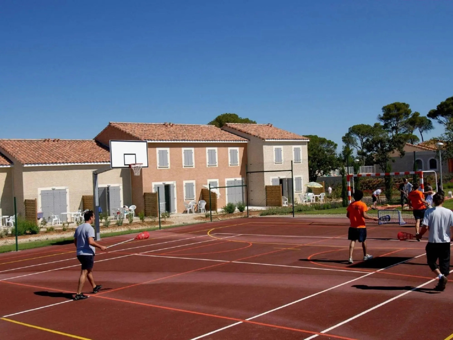 Well-kept holiday home between Nimes and Montpellier