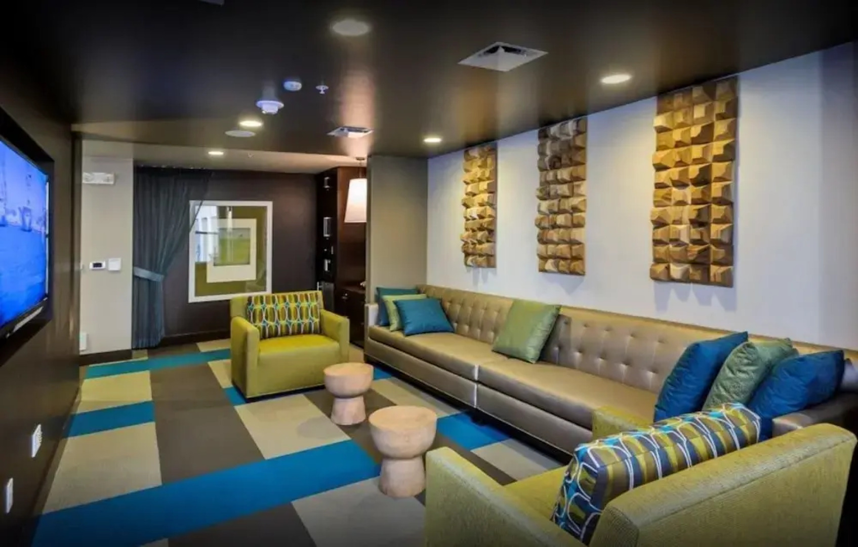 Global Luxury Suites Foster City