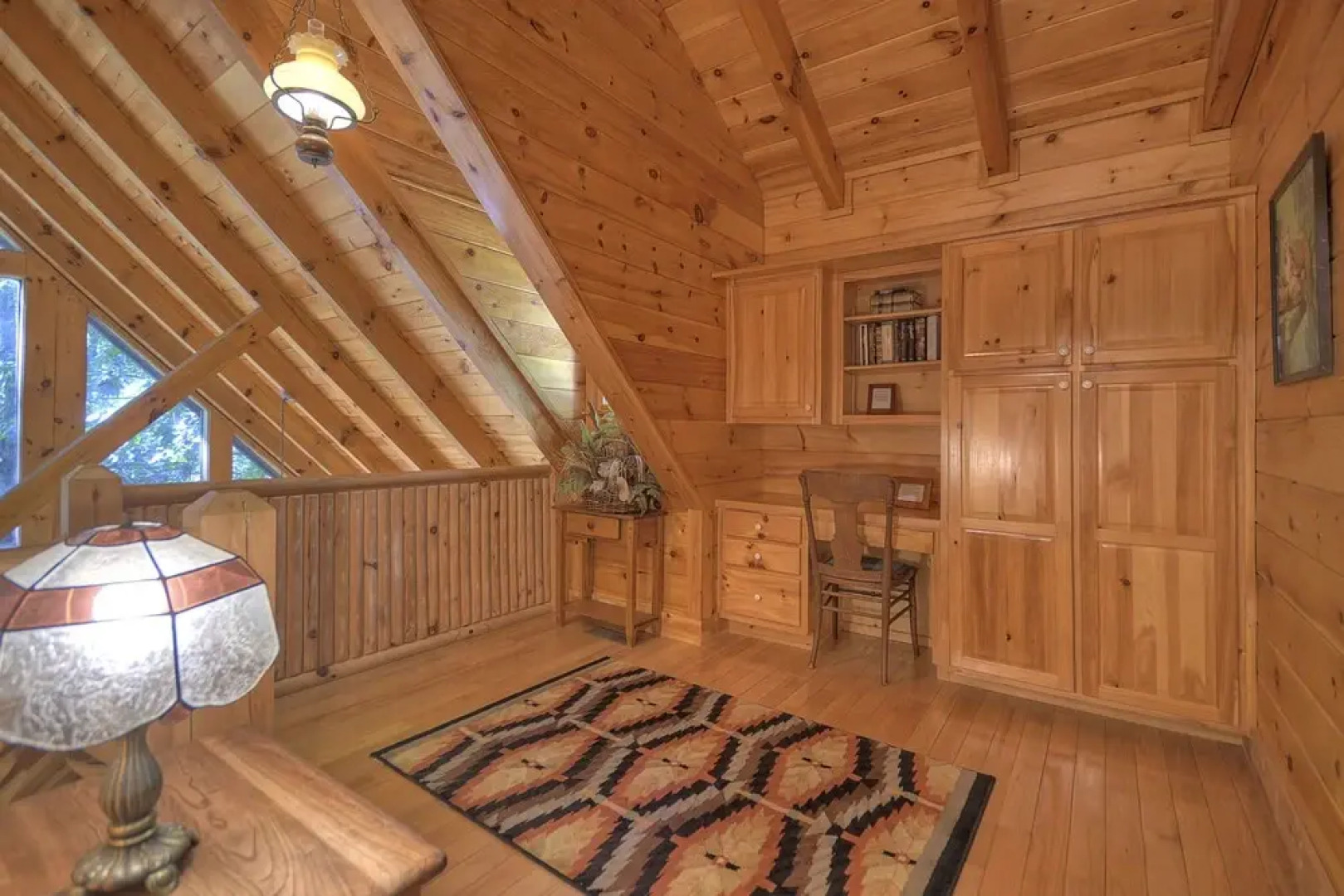 Thunder Falls- Cabin Perched Over 10ft Waterfalls!