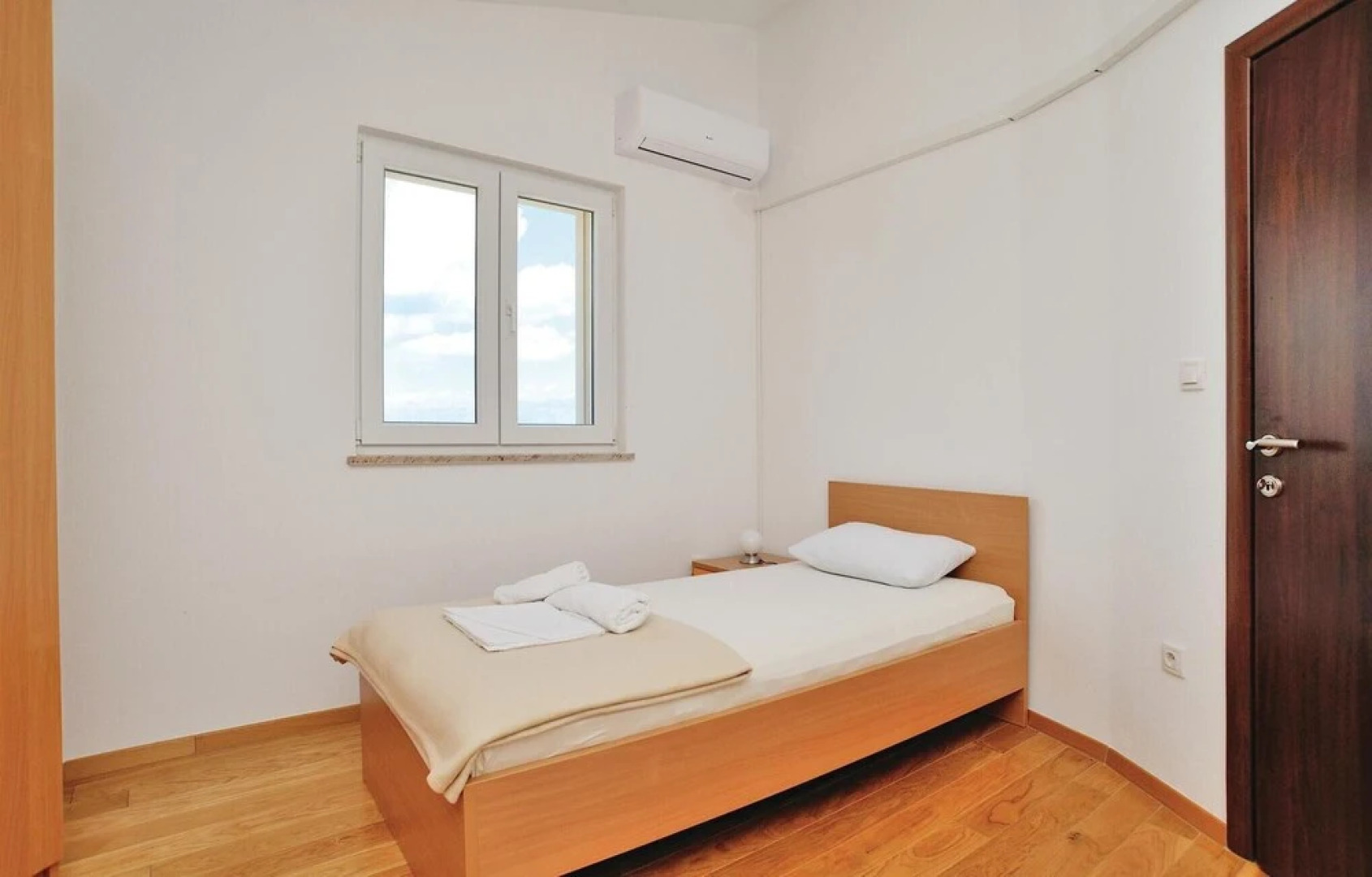 Beautiful Home in Pridraga With Wifi and 5 Bedrooms