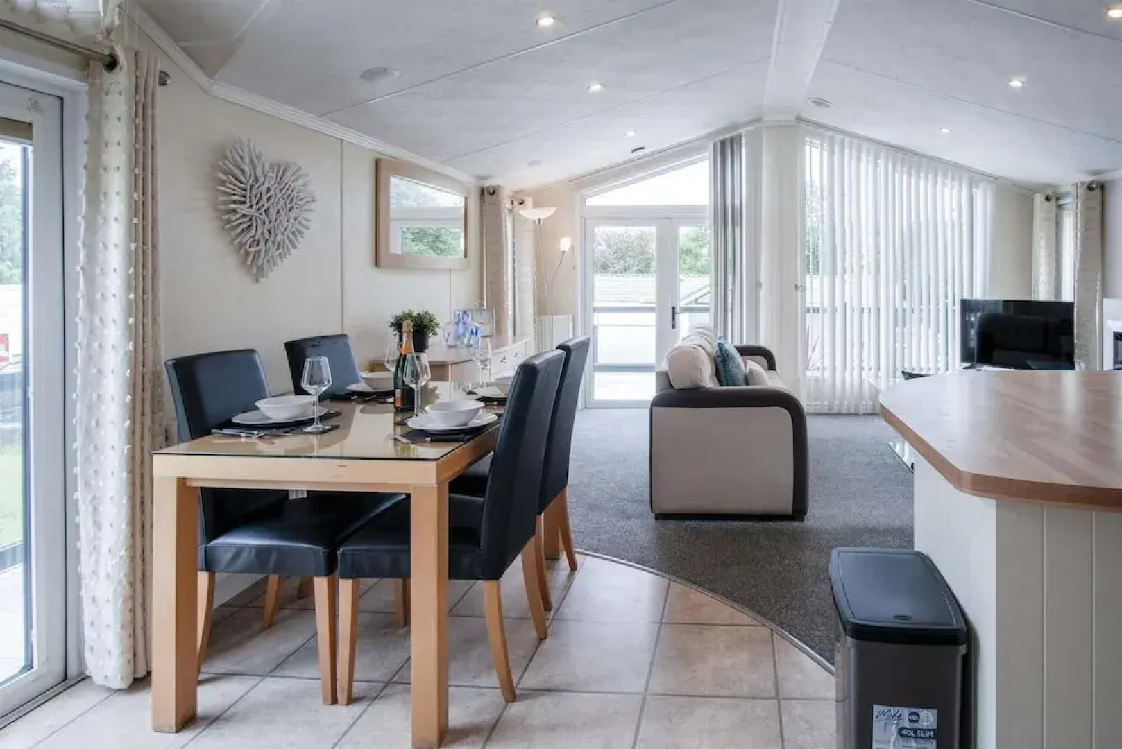 2 Manor Lodge - 2 Bedroom Lodge - Pendine