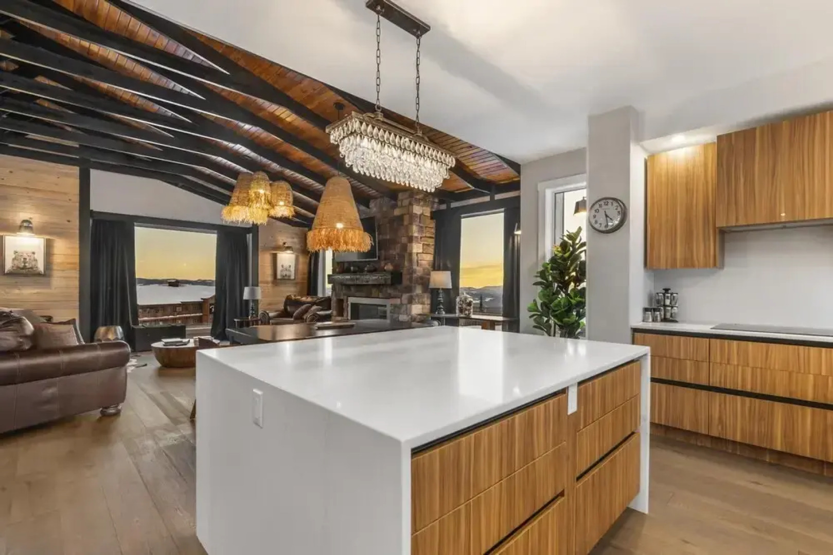 Chalet Monashee-brand New High End W/amazing Views