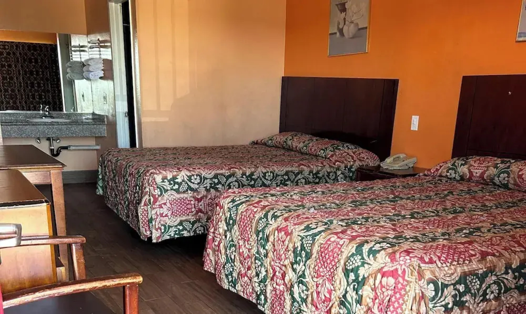 Passport Inn & Suites Corona Hotel