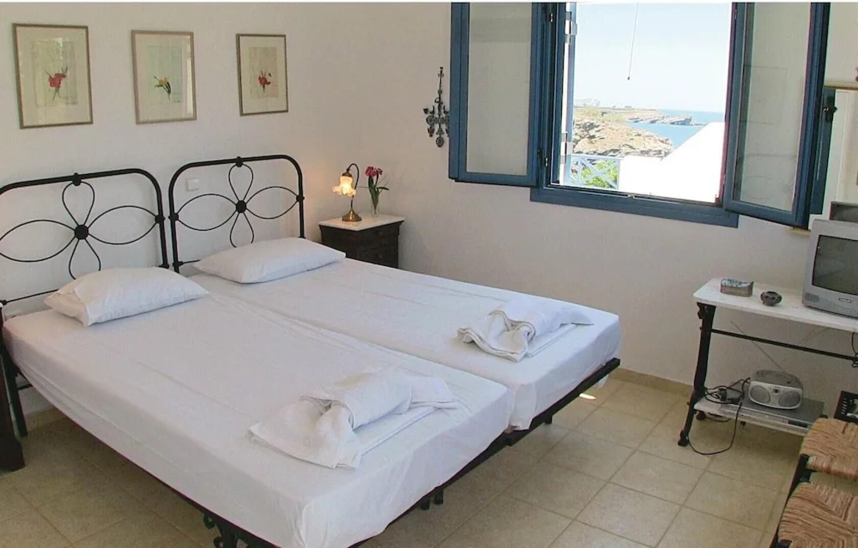 Amazing Home in Ampela, Syros With 6 Bedrooms and Outdoor Swimming Pool