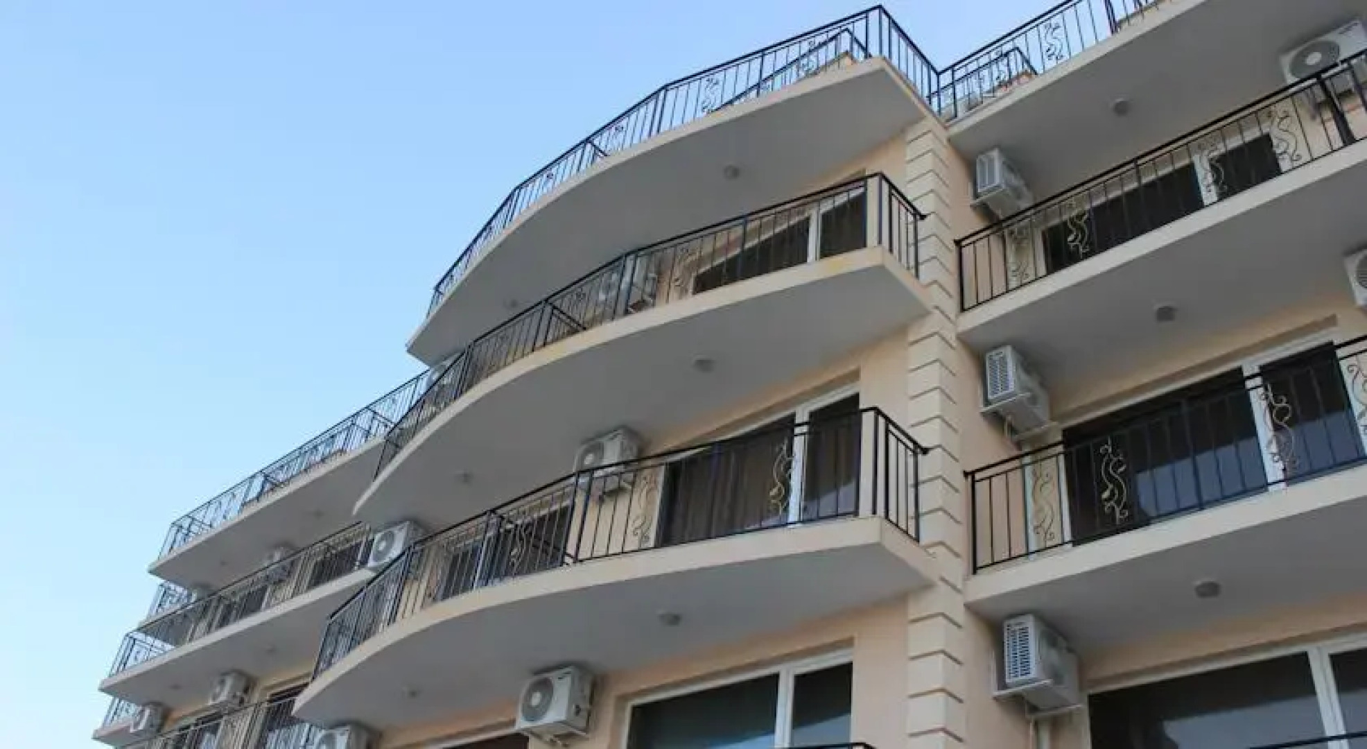 Akra Apartments