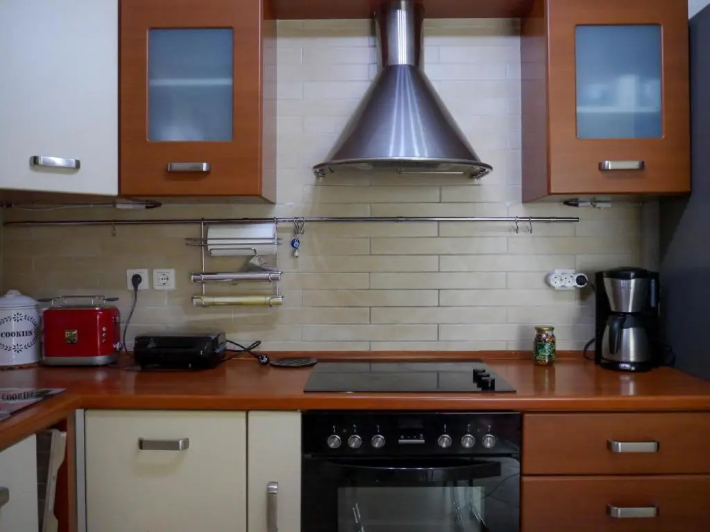 Garden Apartment next to the Mall -Private Parking