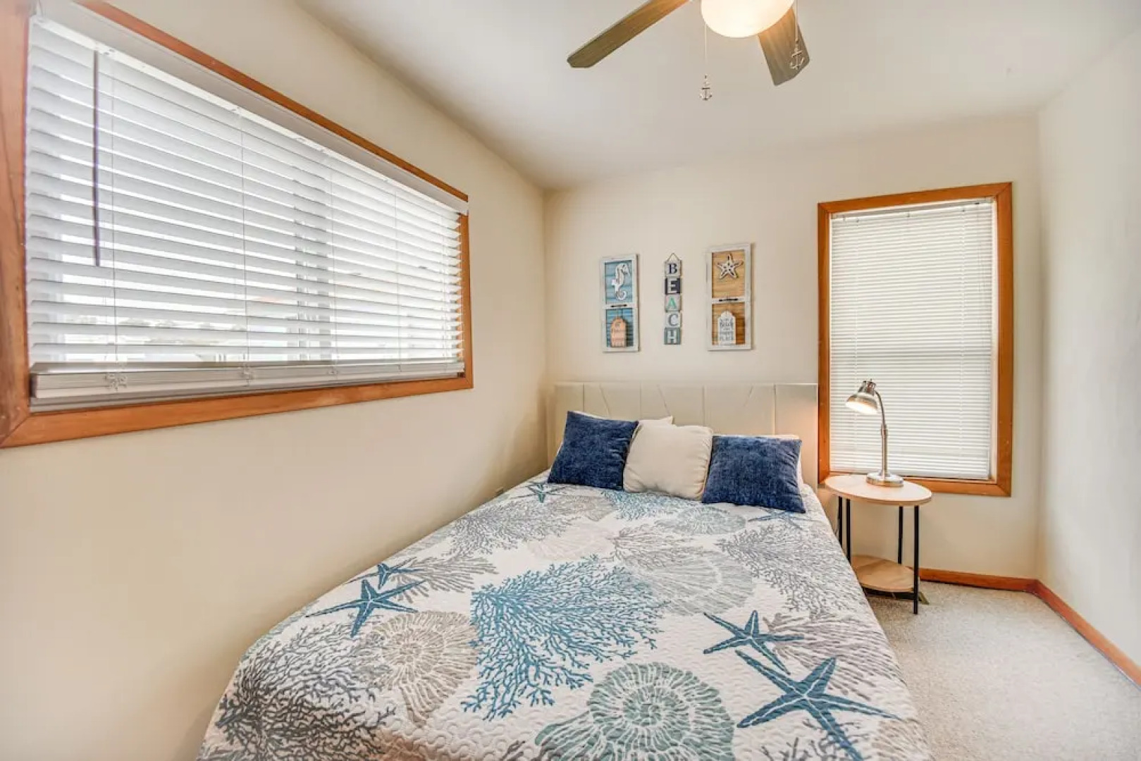 Boat Dock & Kayak: OBX Getaway on the Harbour