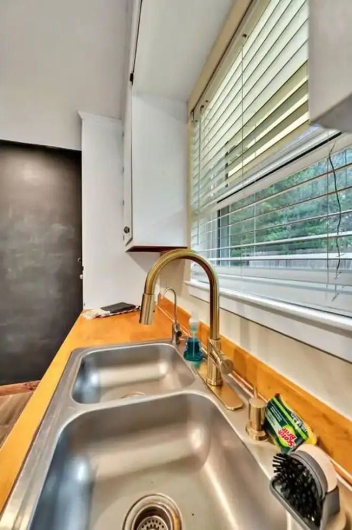 New Cozy Retreat Located 15 Minutes to Waco