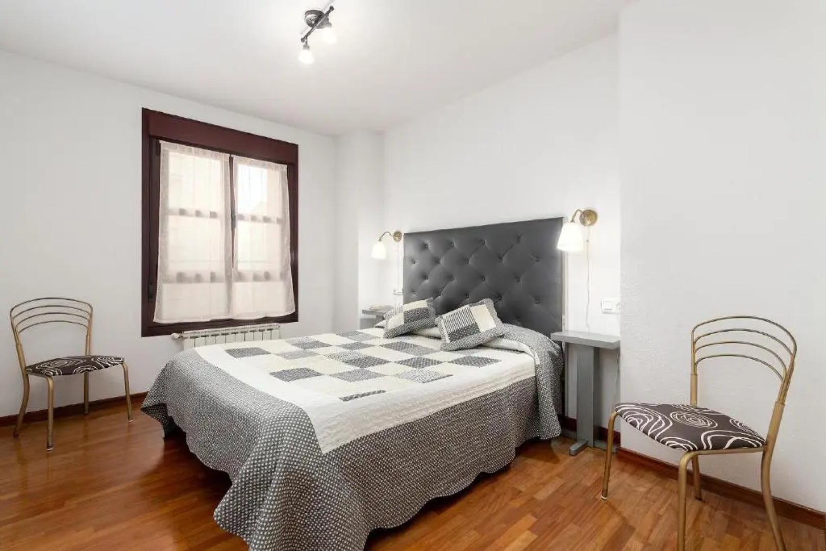 Centrico y parking gratuito Vut 142 as