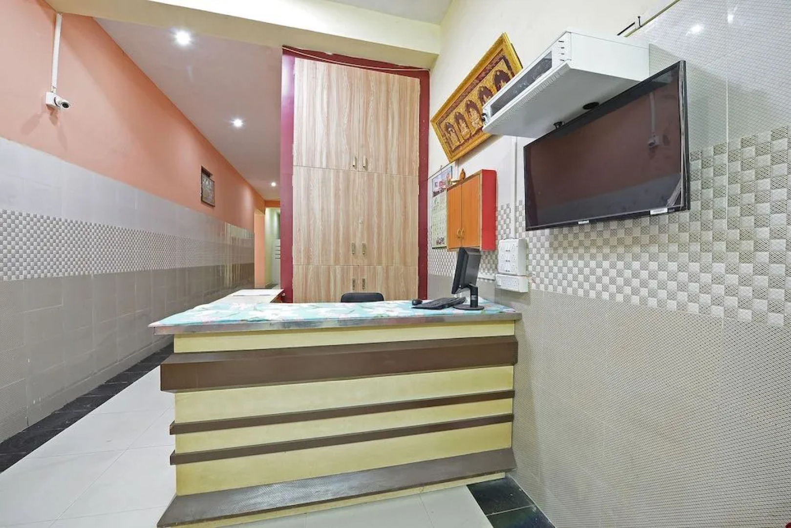 Oyo 29663 Sp Highway Inn