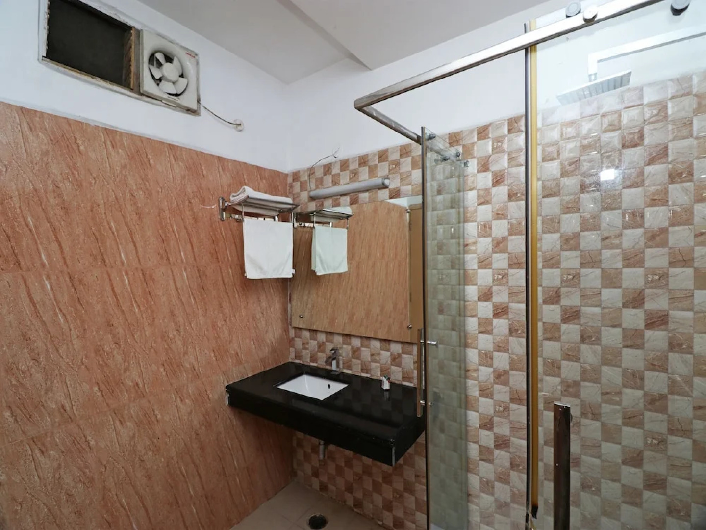 OYO 5843 Hotel Yash Inn