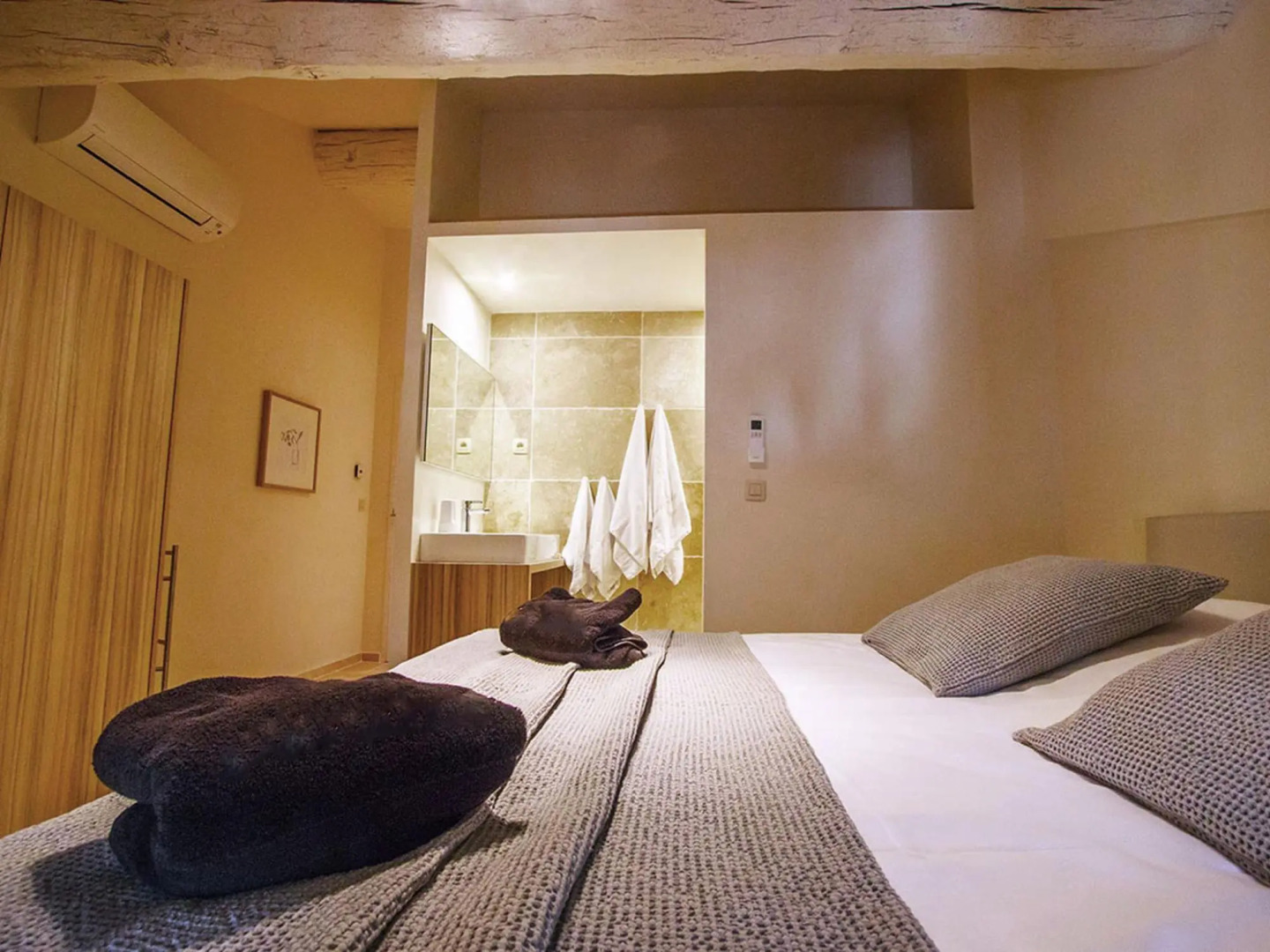 Charming Apartment in Villesèque-des-Corbières with Jacuzzi