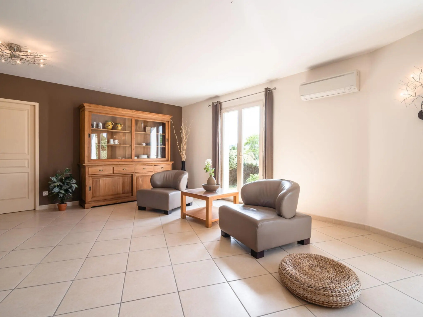 Luxury Villa Offering Privacy & Private Swimming Pool