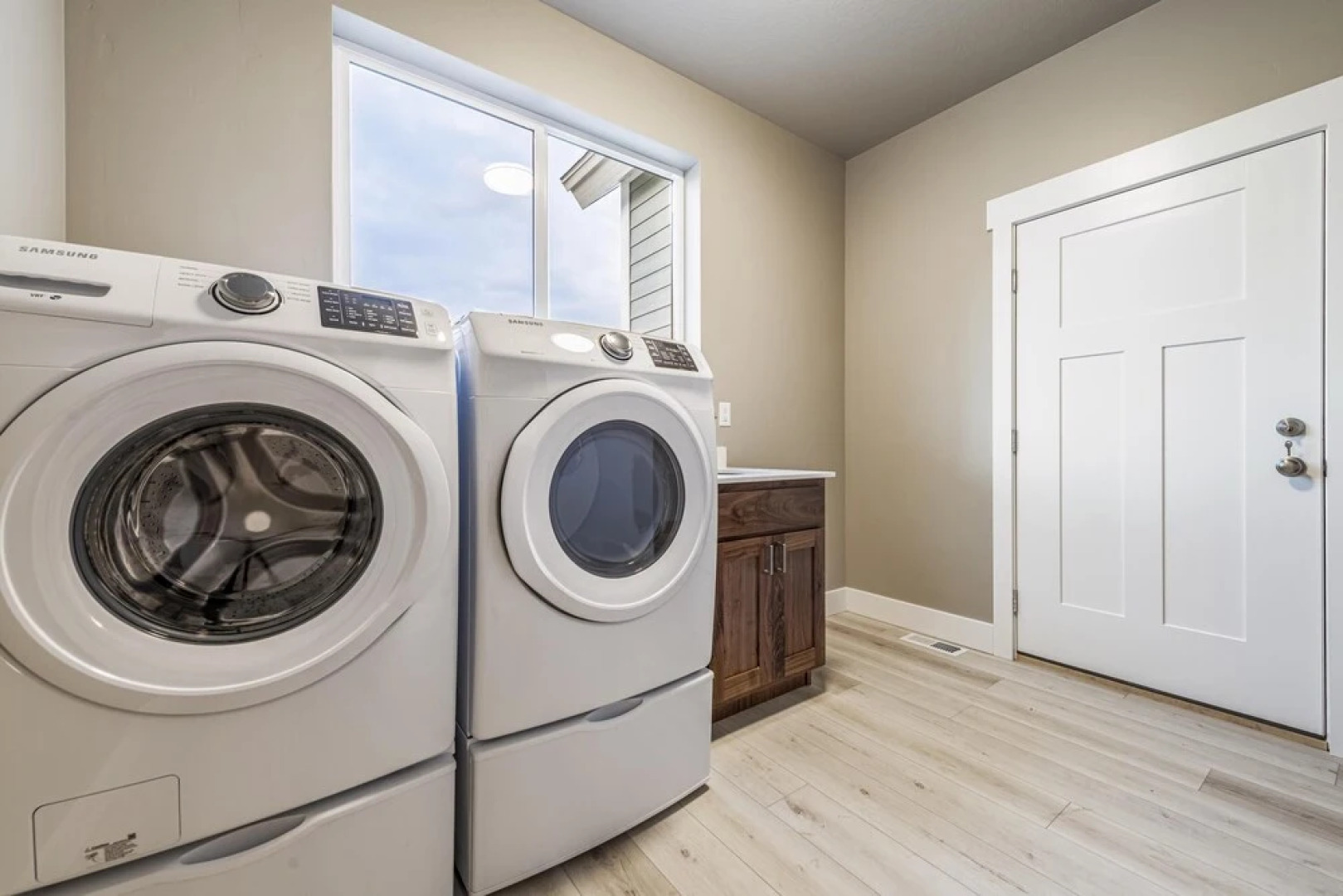 Beautiful Parade Home Overlooking Bear Lake Golf Course and Bear Lake - Sleep 34