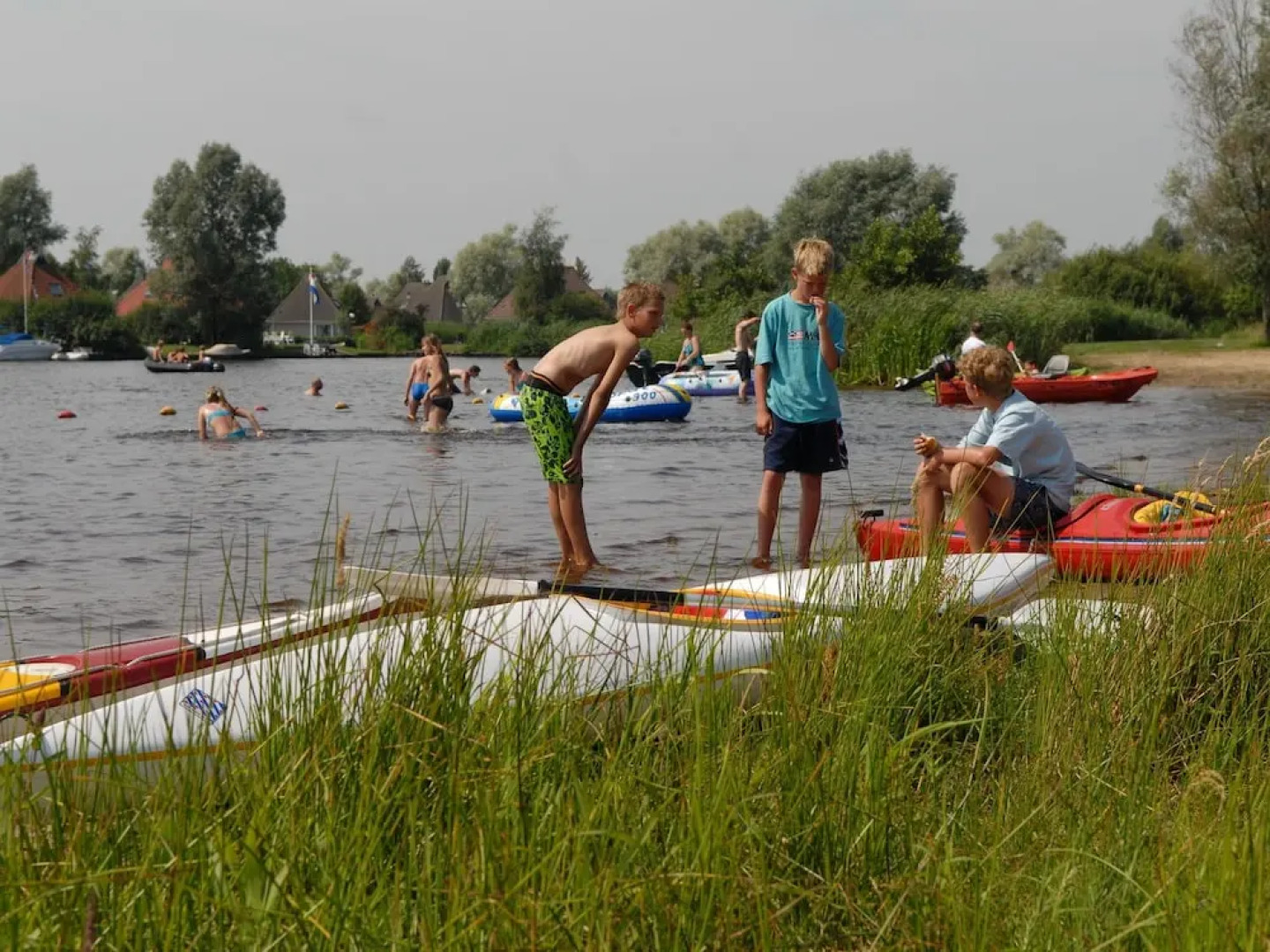 Comfortable bungalow with massage shower, within nature