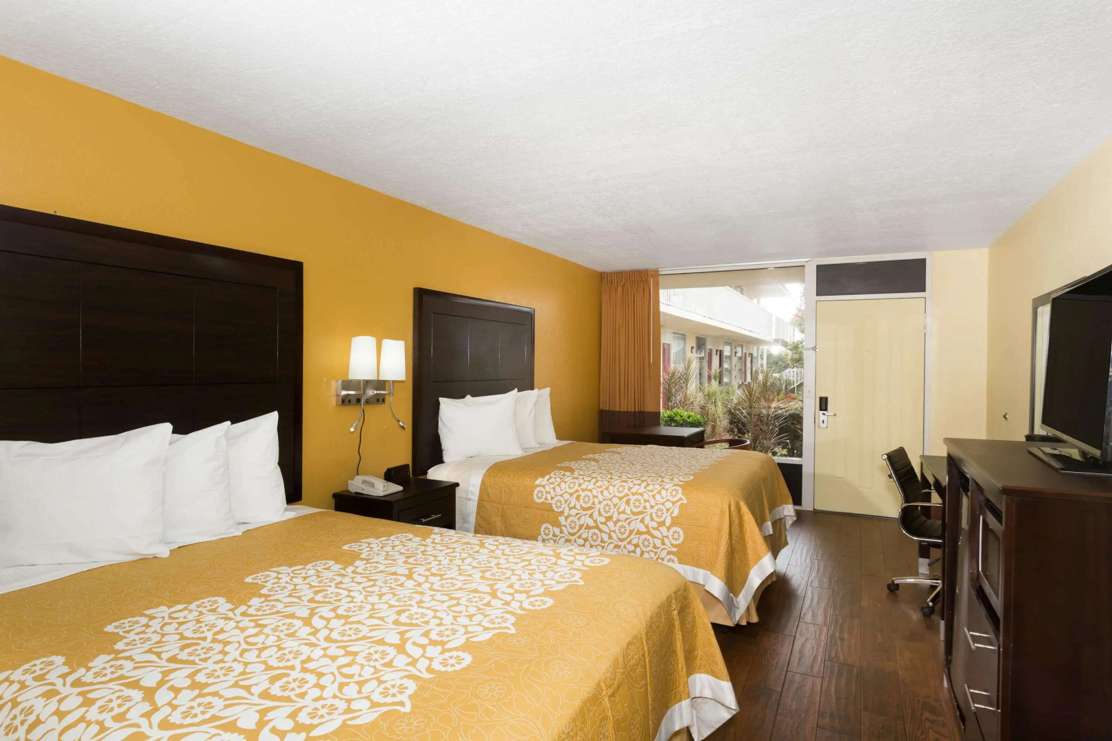 Days Inn & Suites by Wyndham Port Richey