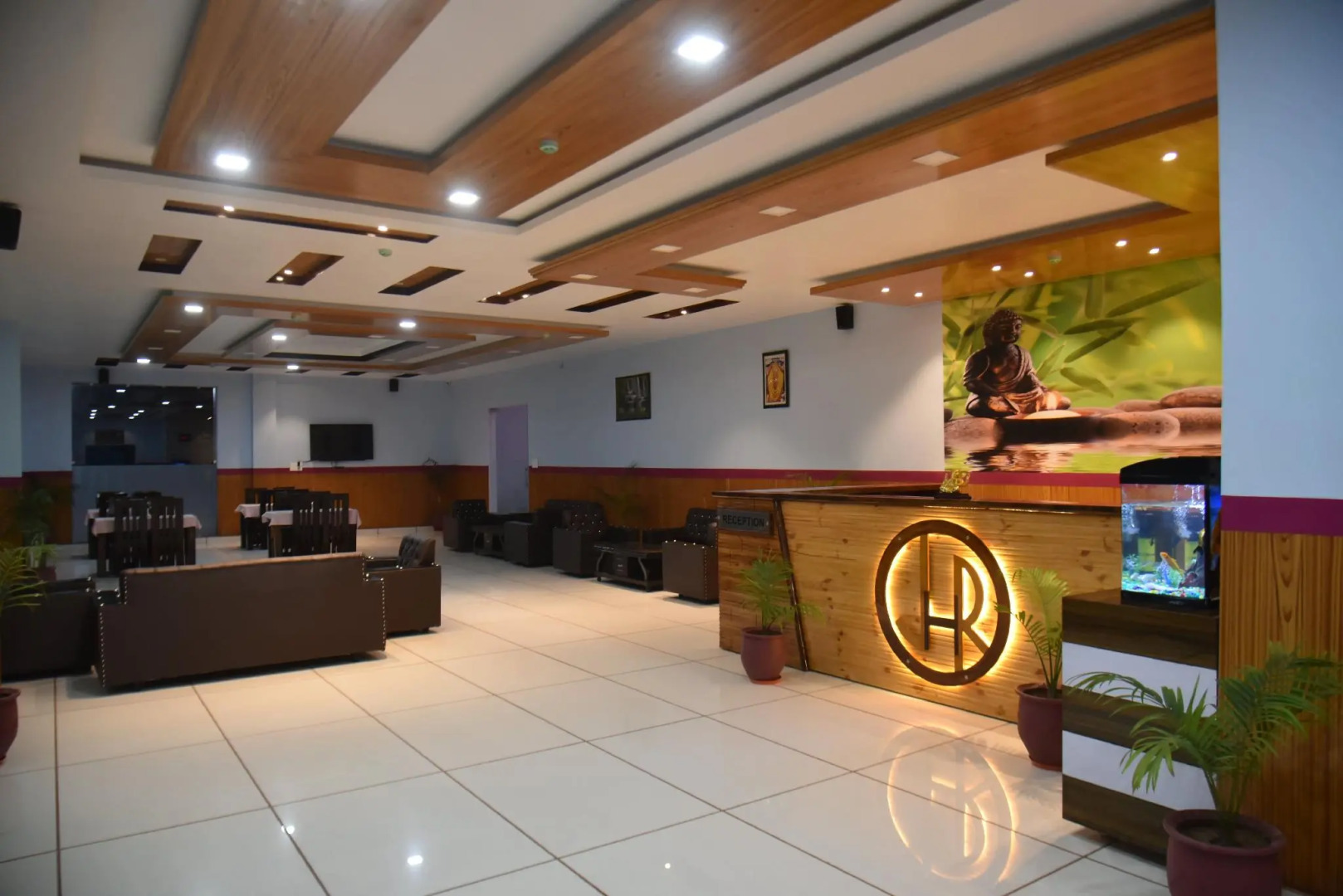 Pops Hotel & Restaurant