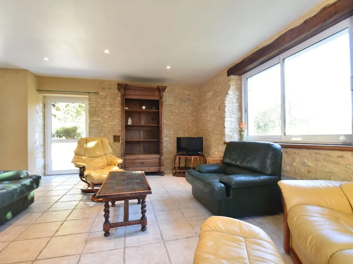 Modern Holiday Home in Florimont-Gaumier with Private Pool