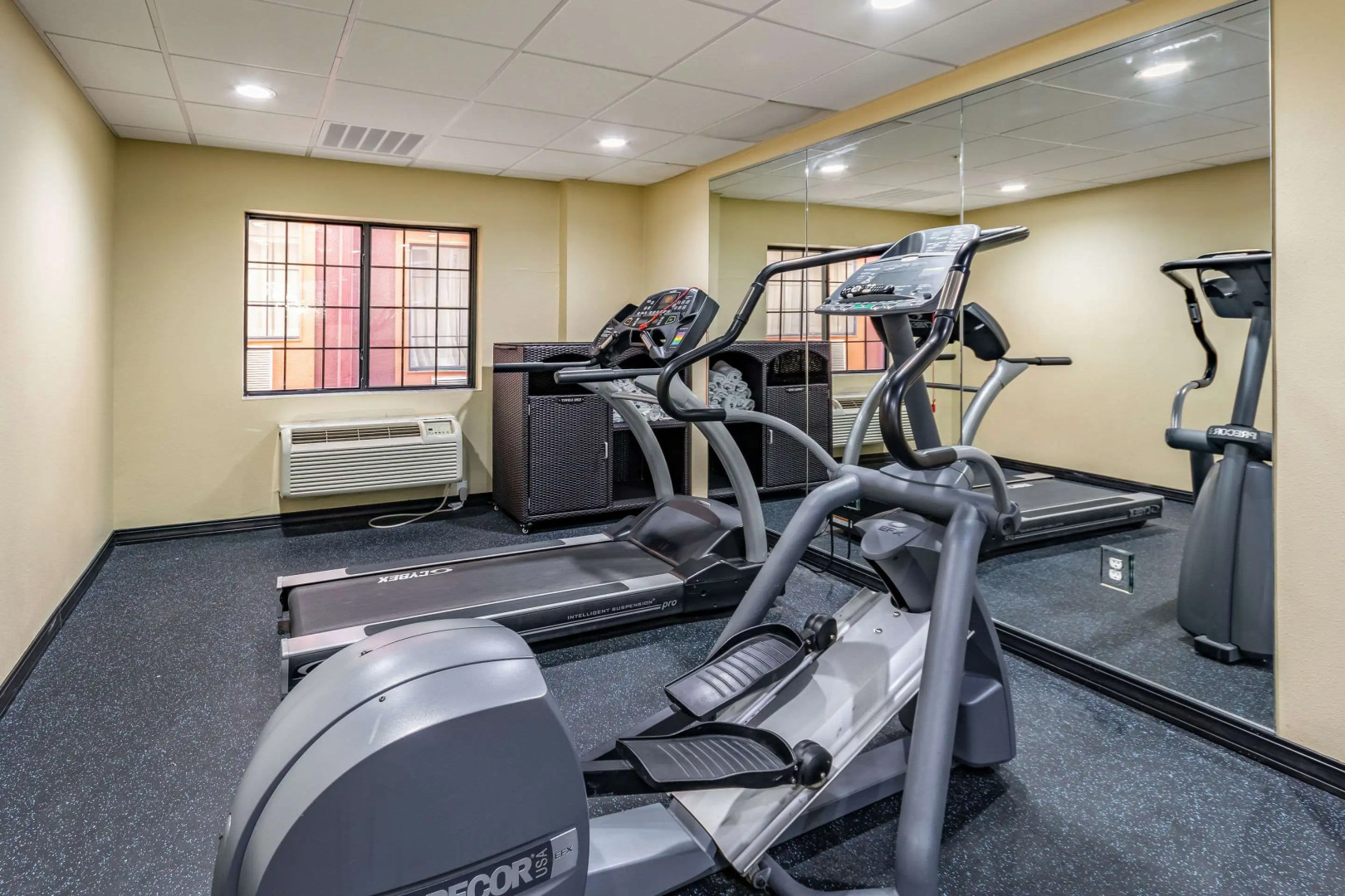 Quality Suites Tulsa I-44