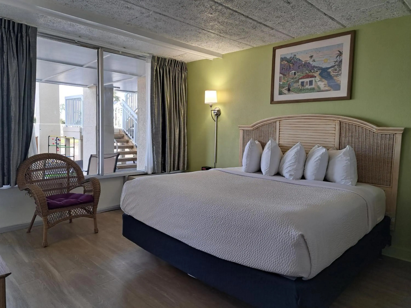 Days Inn & Suites by Wyndham Jekyll Island