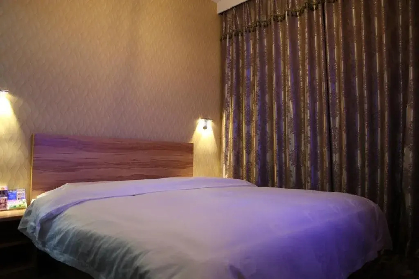 Caihong Jia'ri Inn Donghu Branch