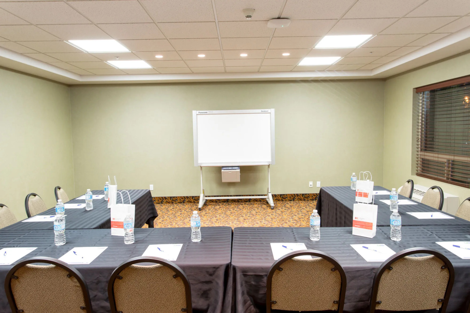 Holiday Inn Express Hotel & Suites Drayton Valley by IHG