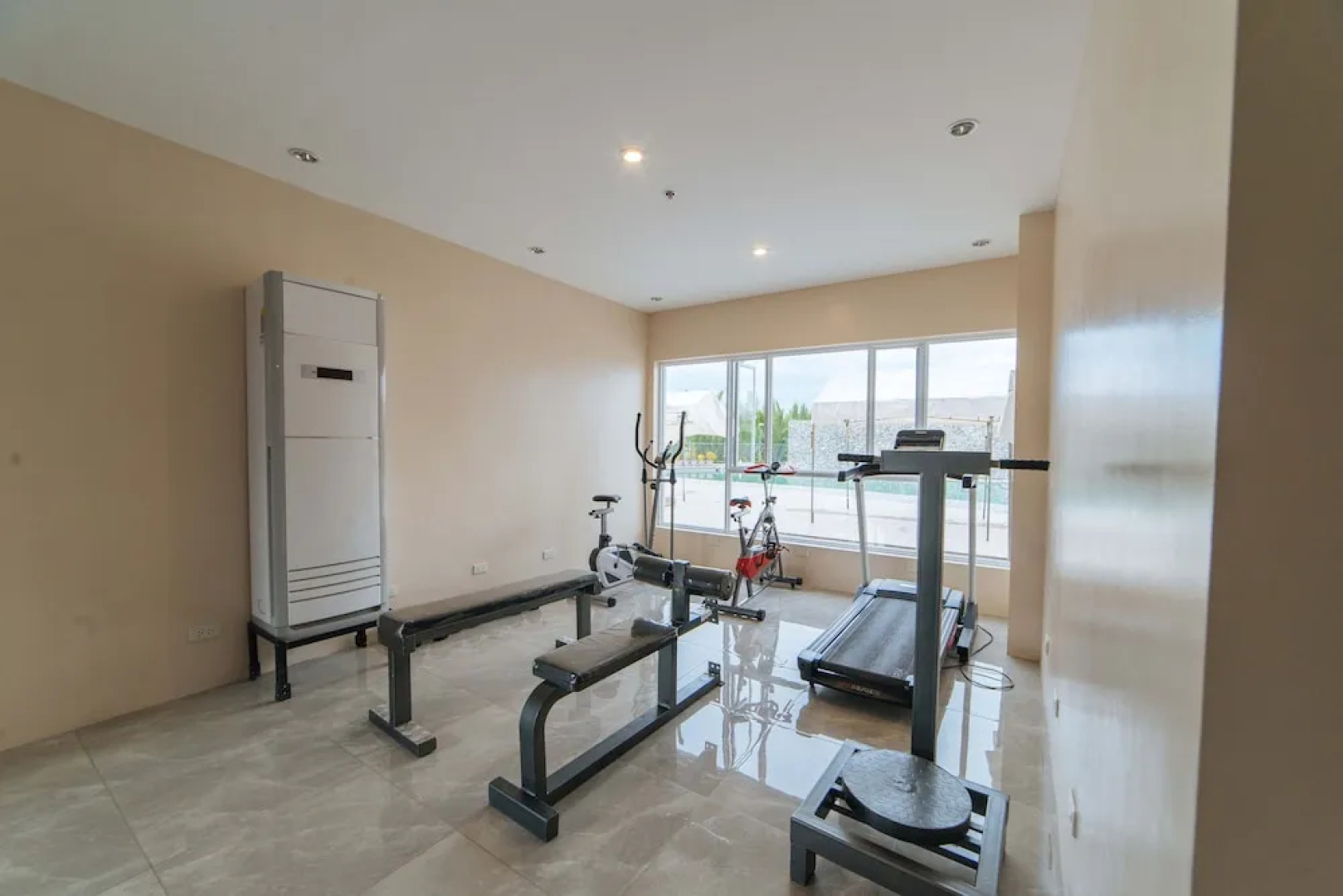 RedDoorz Premium near Health Centrum Banica